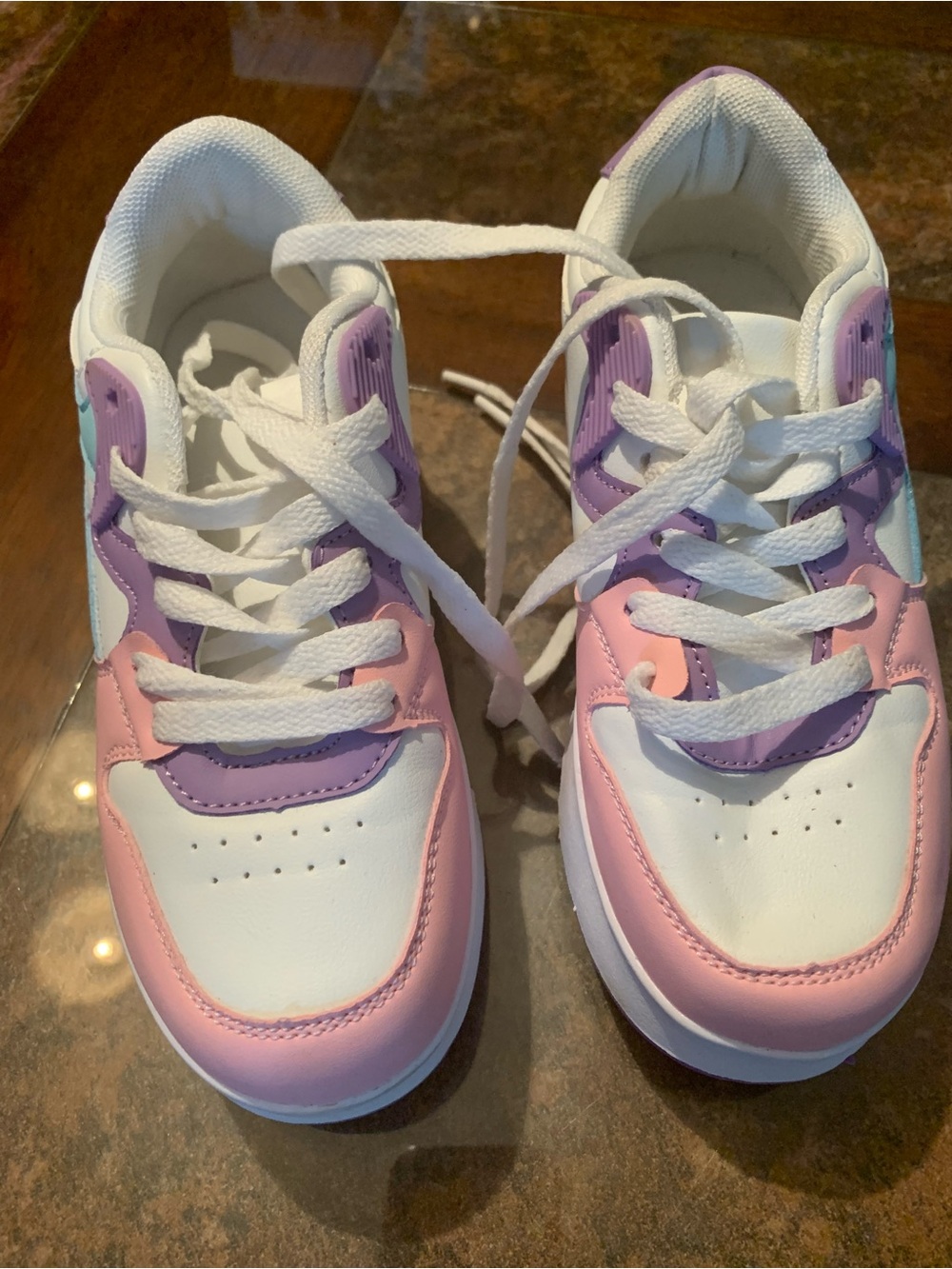 Girls’ “Heely like” roller skate shoes